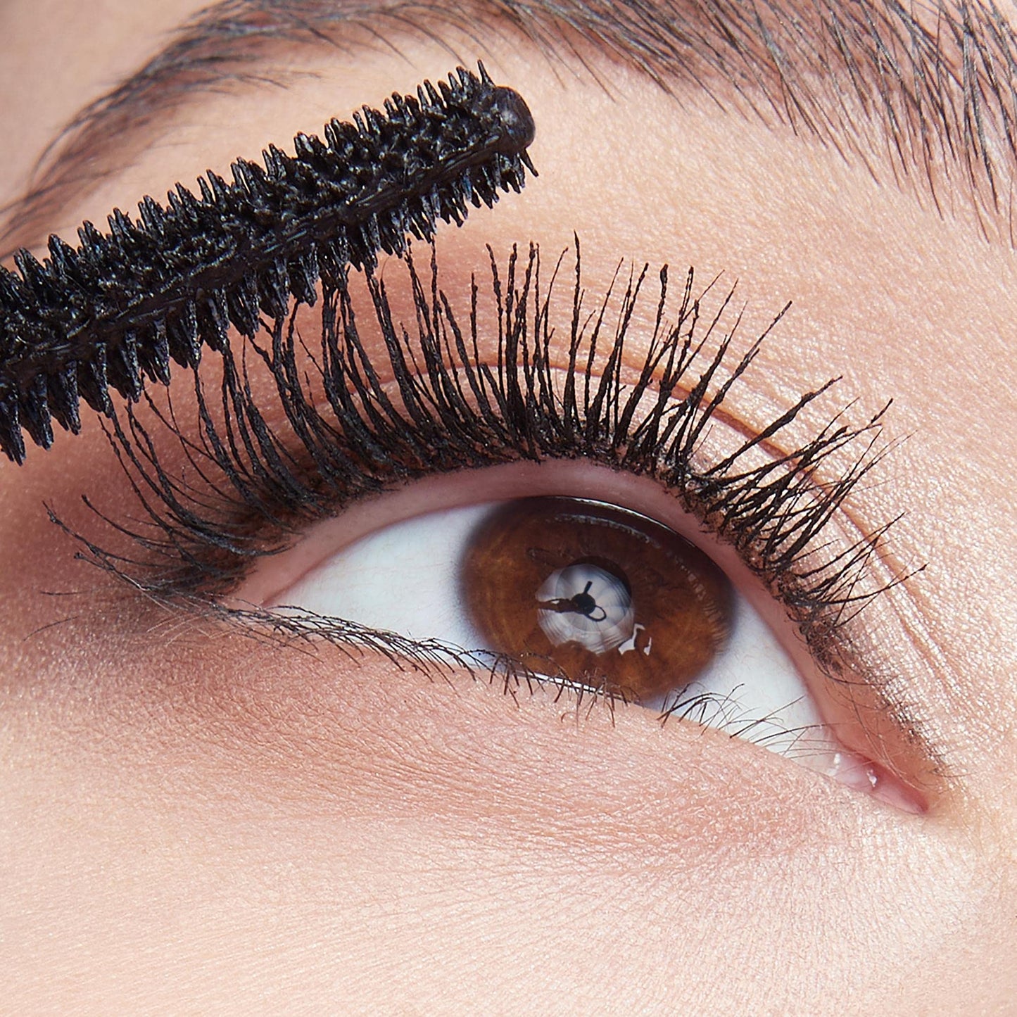 Maybelline New York Sky High Mascara für extreme Länge & volles Volumen, Tower Flex Bürste für Definition bis in die Spitzen, Formel mit Bambusextrakt, Schwarz (Very Black)